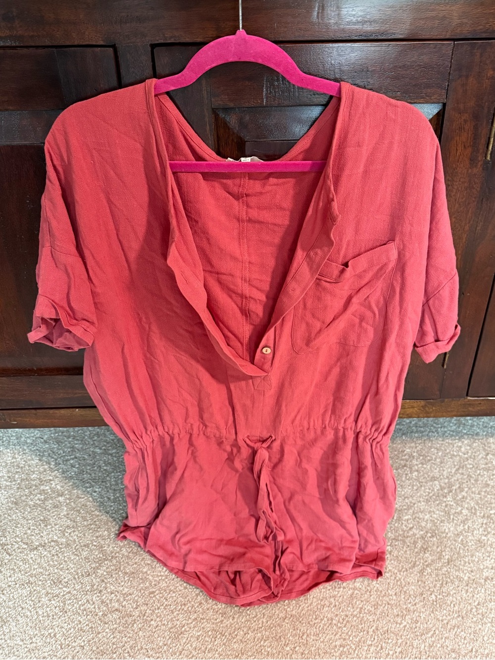 Women's Easel Linen Short Sleeve V-Neck Romper in Dusty Rose Small